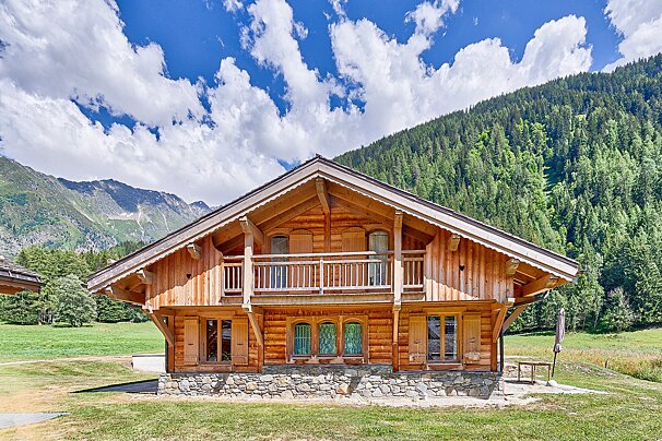 A log cabin with a balcony in the mountains