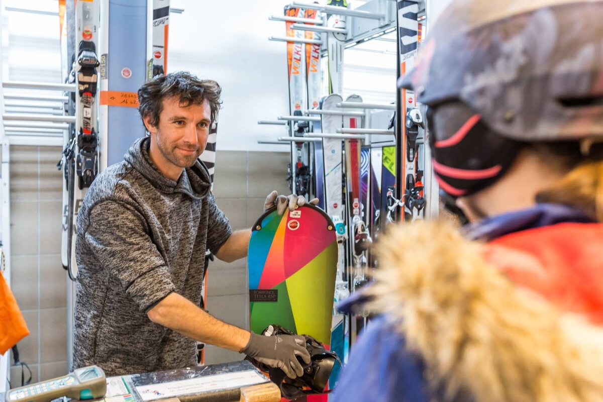 A man holding a snowboard that says ' salomon ' on it