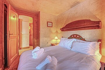 A bedroom with a bed and a picture on the wall