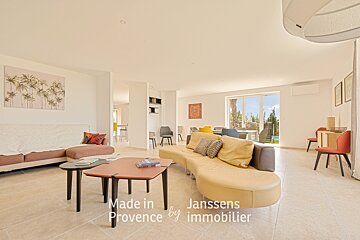 A living room that is made in provence by immobilier