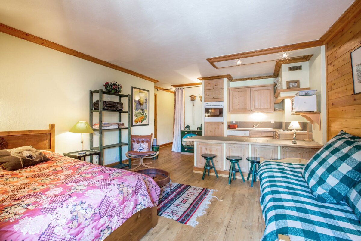 A bathroom with a bathtub and a sink