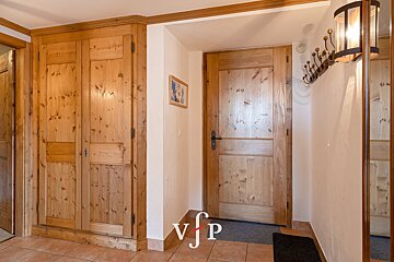 A hallway with wooden doors and a sign that says vjp
