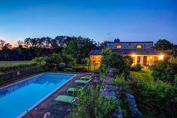 A house with a swimming pool in front of it