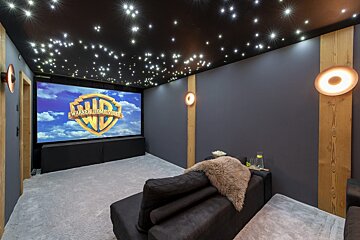 A room with a large screen that says warner hollywood