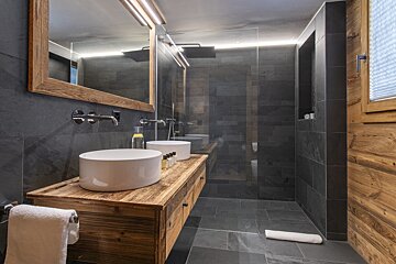 A bathroom with two sinks and two mirrors