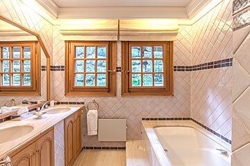 A bathroom with two sinks and a bathtub