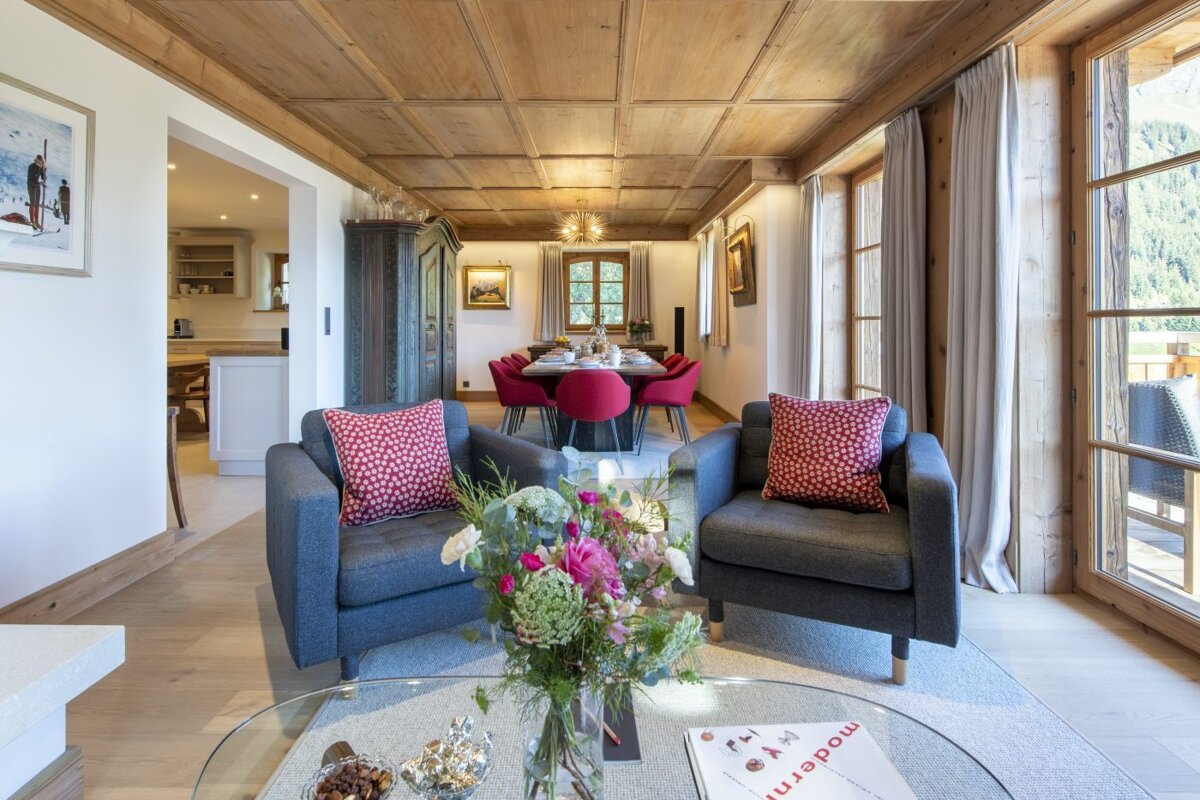A living room with two chairs and a coffee table that says modern on it