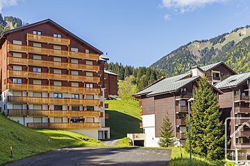 The word alpine is on the sign in front of the building