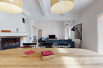 A living room with a sign that says carpe diem