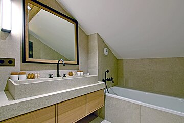 A bathroom with two sinks and a bathtub