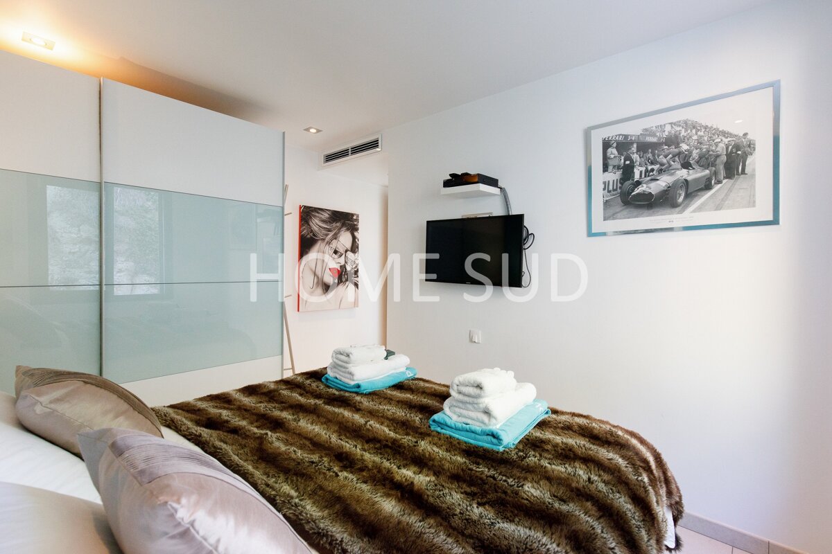 A bedroom with a fur blanket and a picture on the wall that says home sud