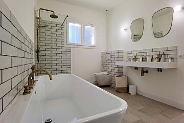 A bathroom with a bathtub and two sinks