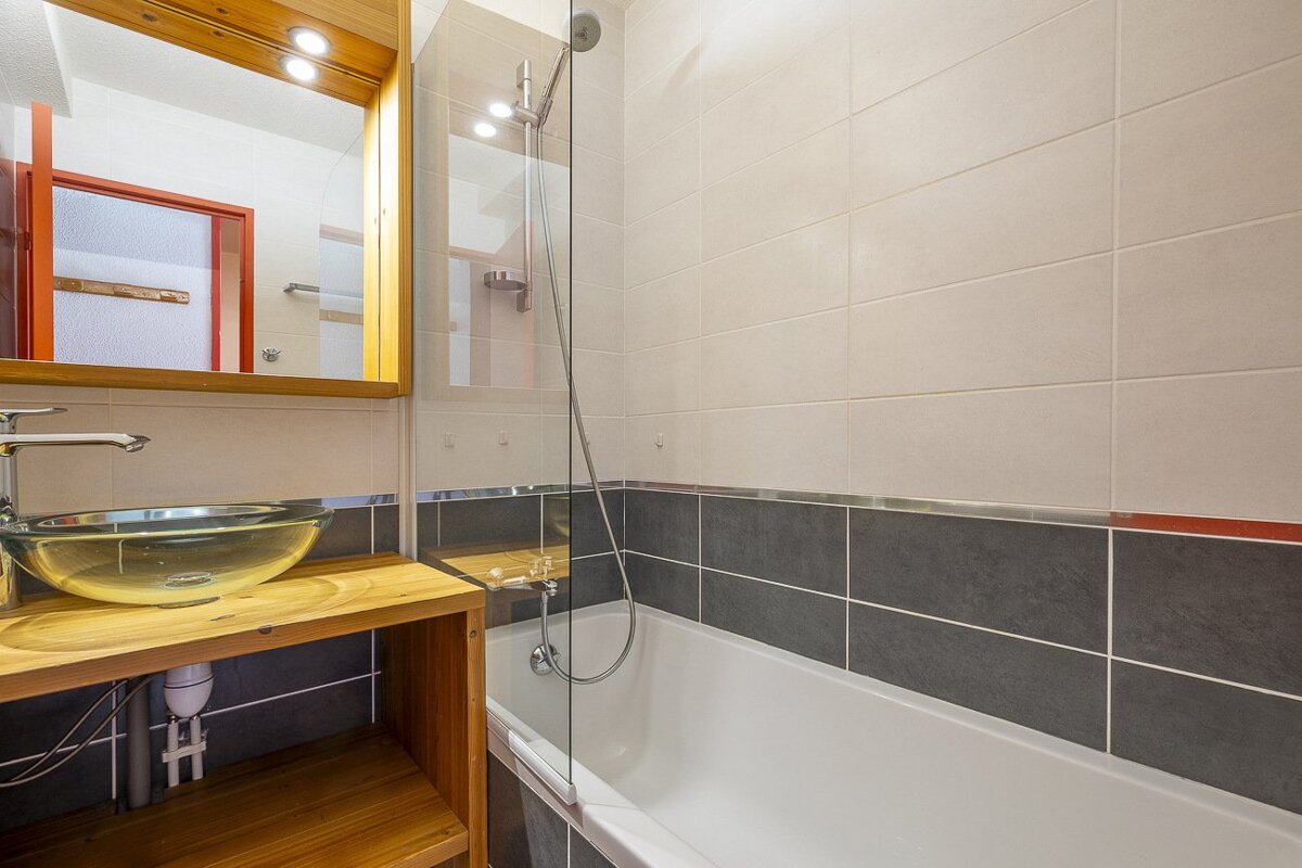 A bathroom with a sink and a bathtub