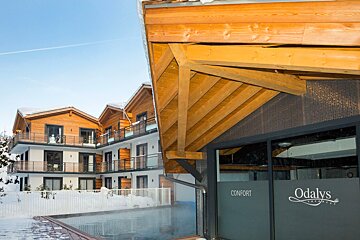 A building with the word odalys on it