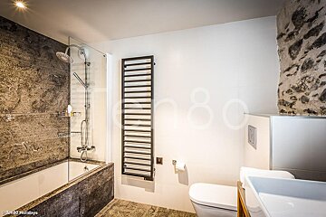 A bathroom with the number 80 on the wall