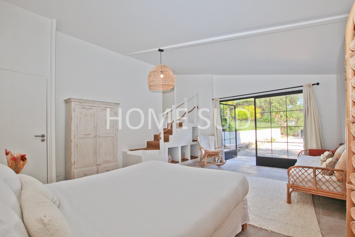 A bedroom with the word home on the wall
