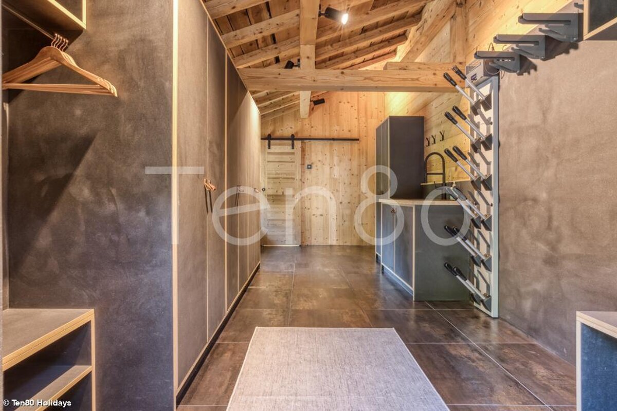 A photo of a hallway taken by ten60 holidays