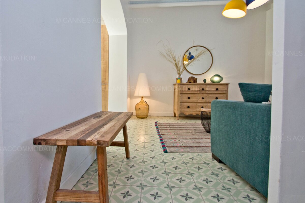A photo of a living room taken by cannes immobilier