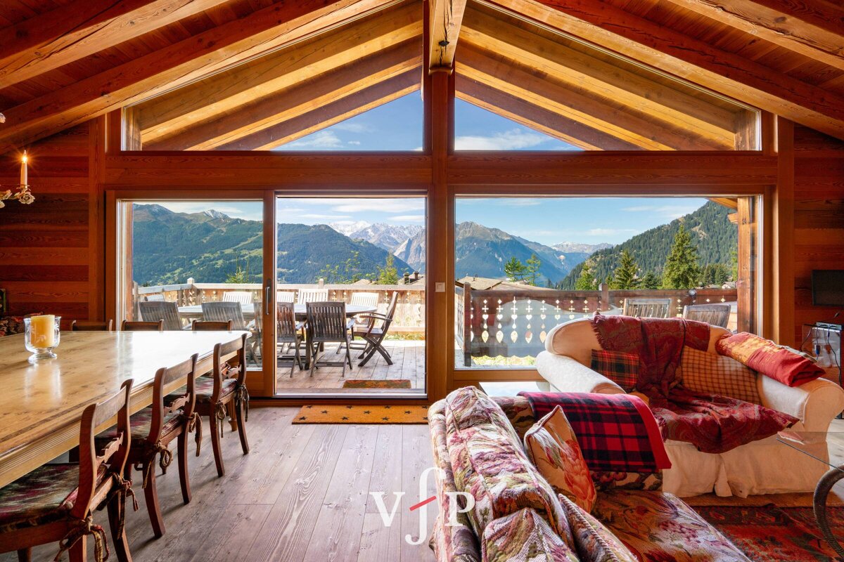 A living room with a view of the mountains and a sign that says vjp