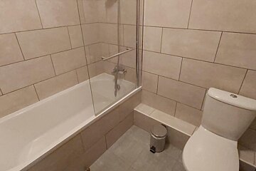 A bathroom with a toilet and a bathtub