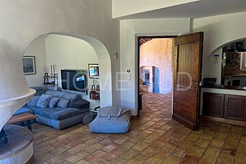 A living room with a couch and a door that has the word home on it