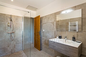 A bathroom with the word provence on the wall