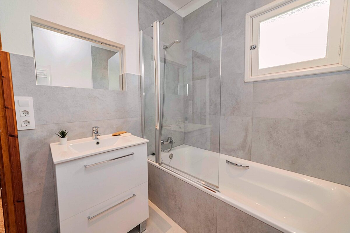 A bathroom with a sink and a bathtub