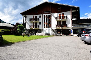 A building with a sign that says ' altitude ' on it