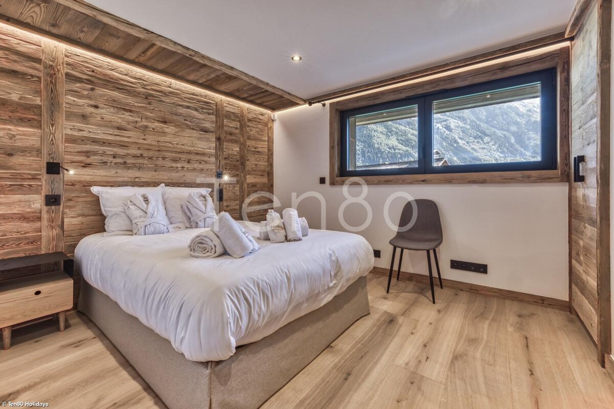 A bedroom with the number 80 on the wall