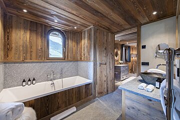 A bathroom with a bathtub and a sink