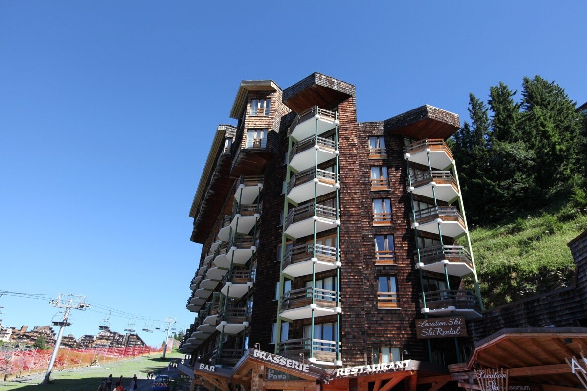 A building with a sign that says brasserie restaurant