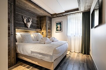 A bedroom with a bed and a picture on the wall