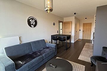 A living room with a couch and a sign that says guarantee 16