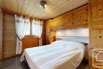 A bedroom with a bed and a sign that says alpine-pro