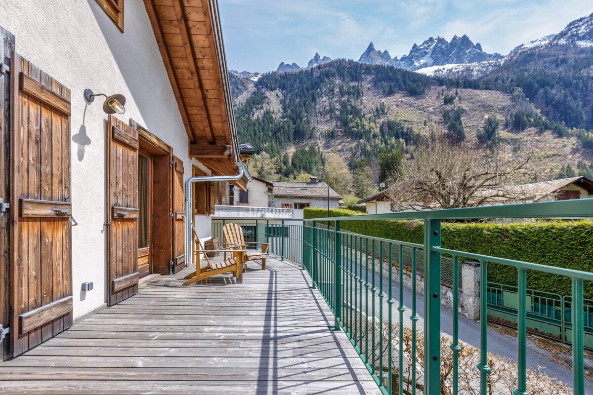 A balcony with a view of a mountain range