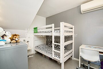 A bunk bed in a room with the word provence on the wall