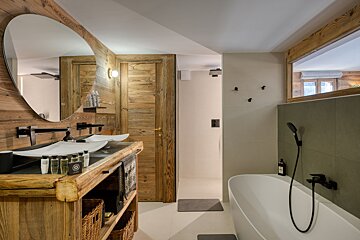 A bathroom with two sinks and a bathtub