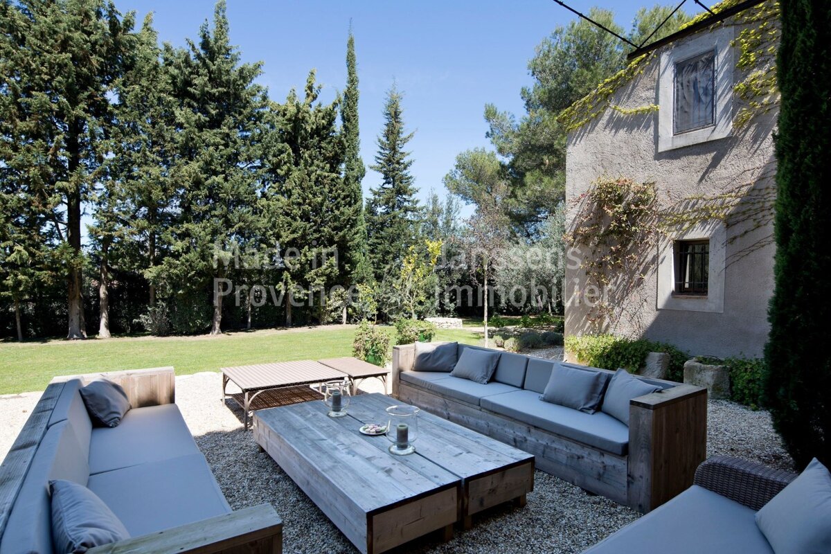 Modern provence immobilier is written on the side of a building