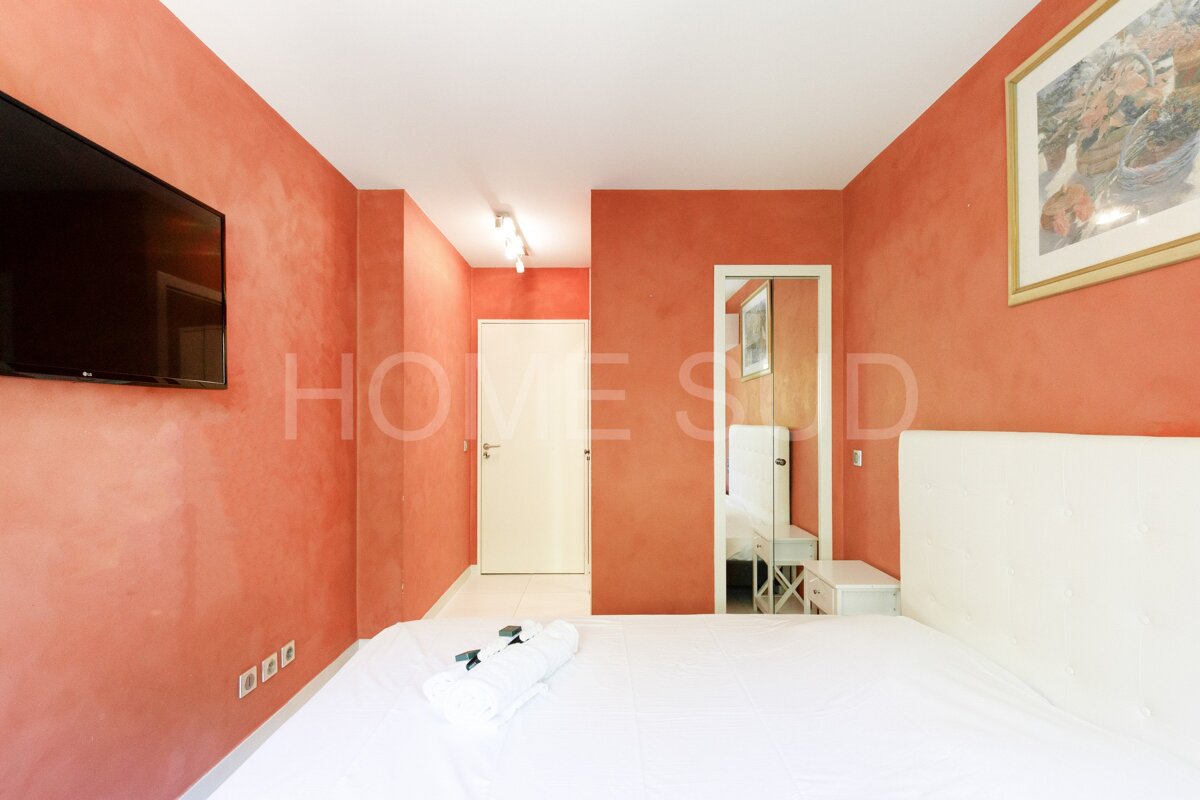 A bedroom with red walls and the word home on the wall
