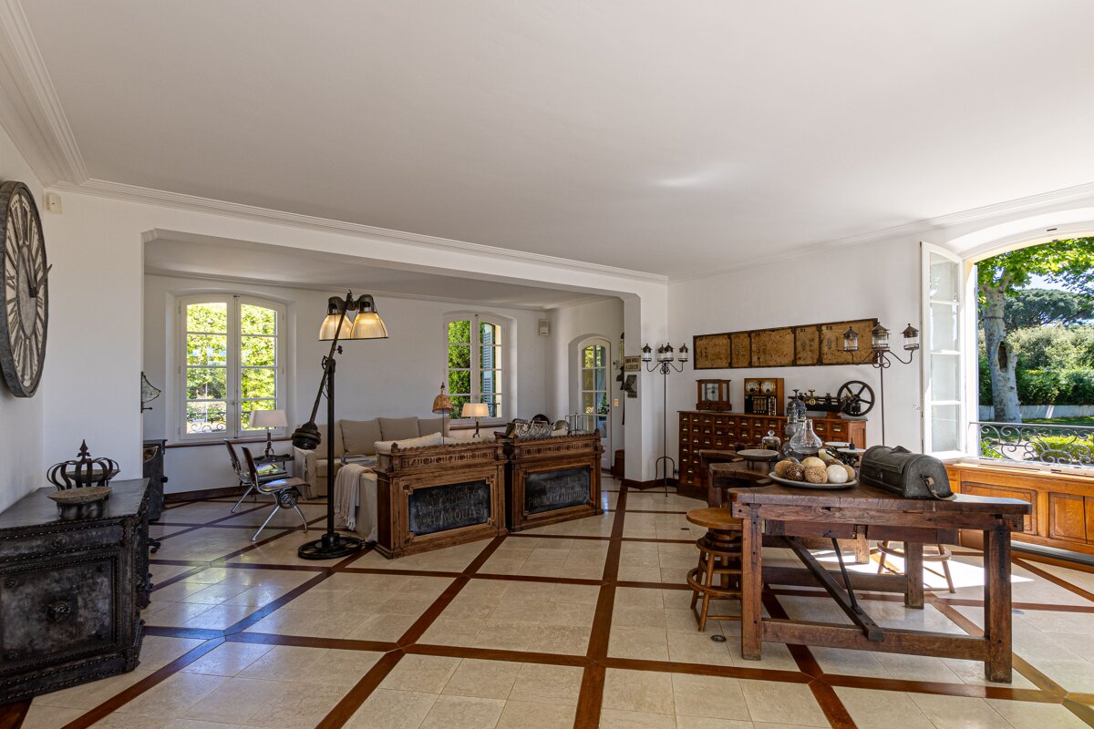 A living room filled with furniture and a clock on the wall