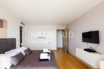 A bedroom with the word home sud on the wall