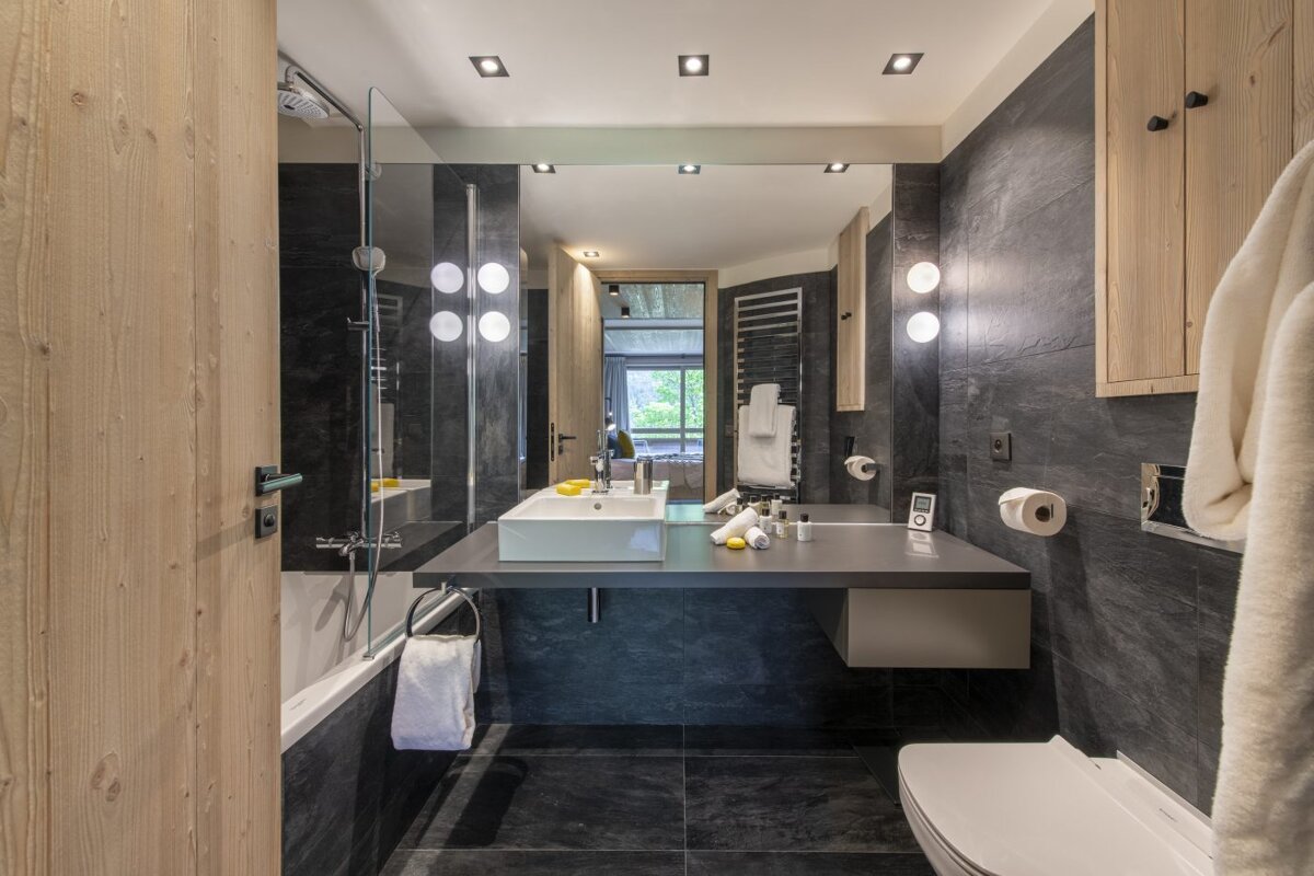 A bathroom with a sink toilet and bathtub