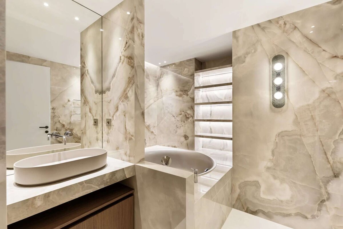 A bathroom with two sinks and a bathtub