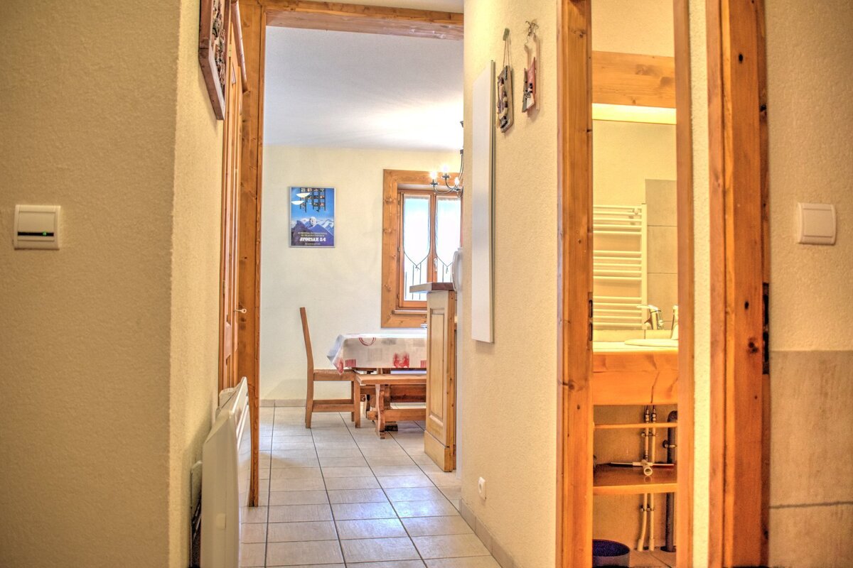 A hallway with a picture on the wall that says 