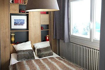 A bedroom with a bed and a picture on the wall