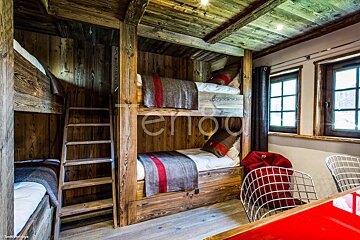 A wooden bunk bed with a ladder in a room with the word tenou on the bottom right
