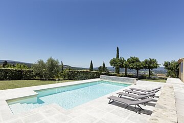 A swimming pool with the word provence on the bottom