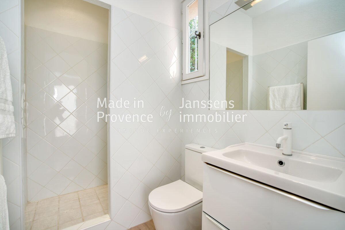 A bathroom with the words made in provence by immobilier on the wall