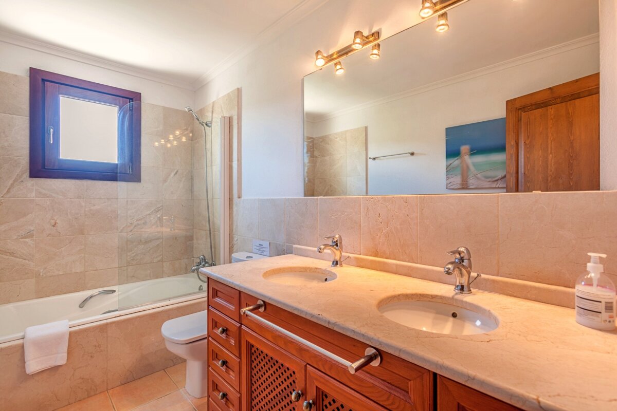 A bathroom with two sinks and a bathtub