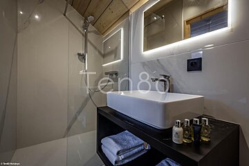 A bathroom with a sink and a mirror that says ten80